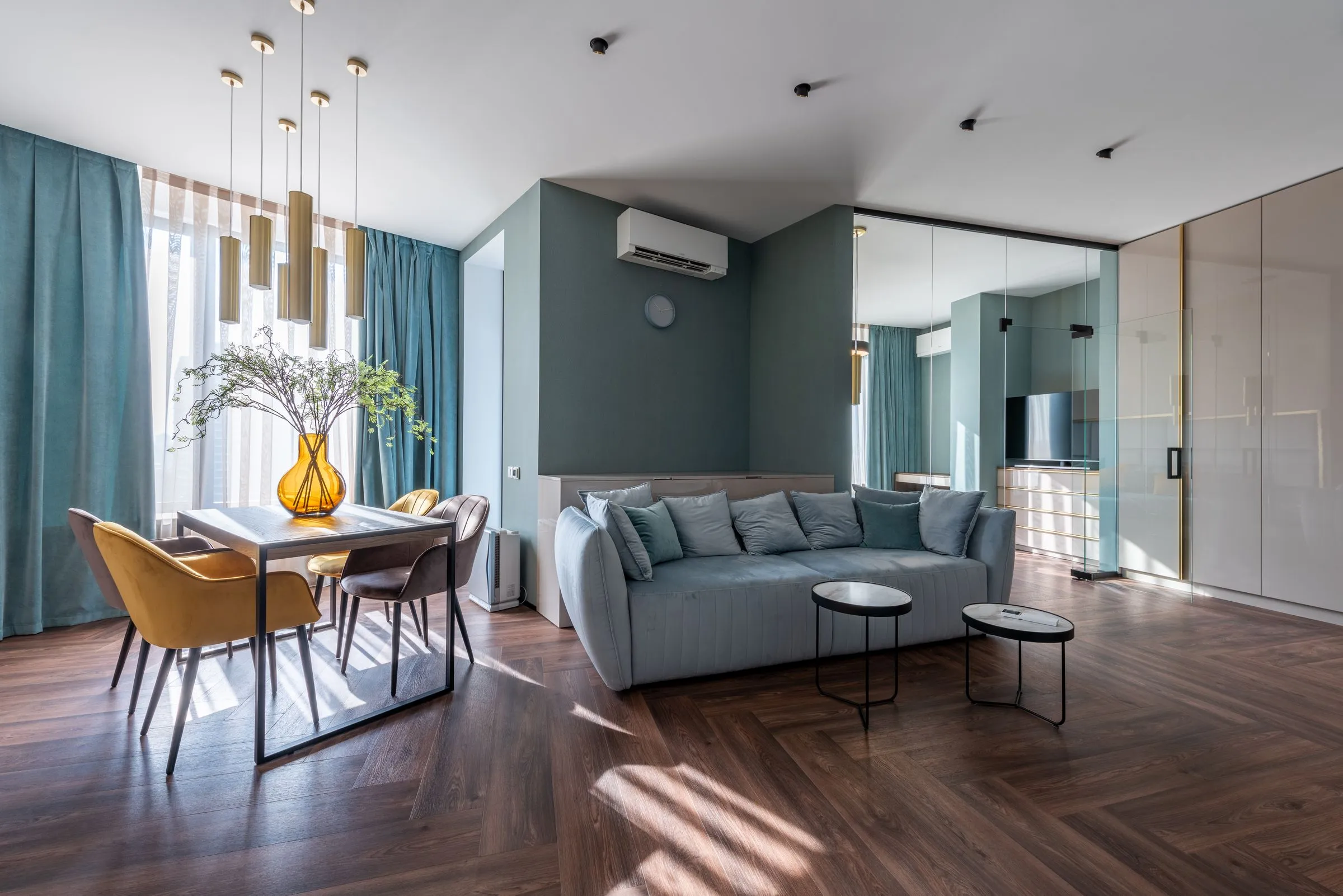 Interior de vivienda reformada — fotografía ilustrativa, no es una obra real de BernatLuis